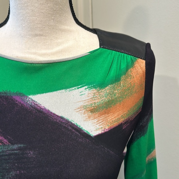 Versace dress gorgeous, print with leather shoulders sz 40 - Picture 2 of 5